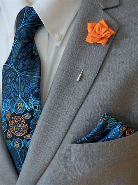 men's tie and pocket square